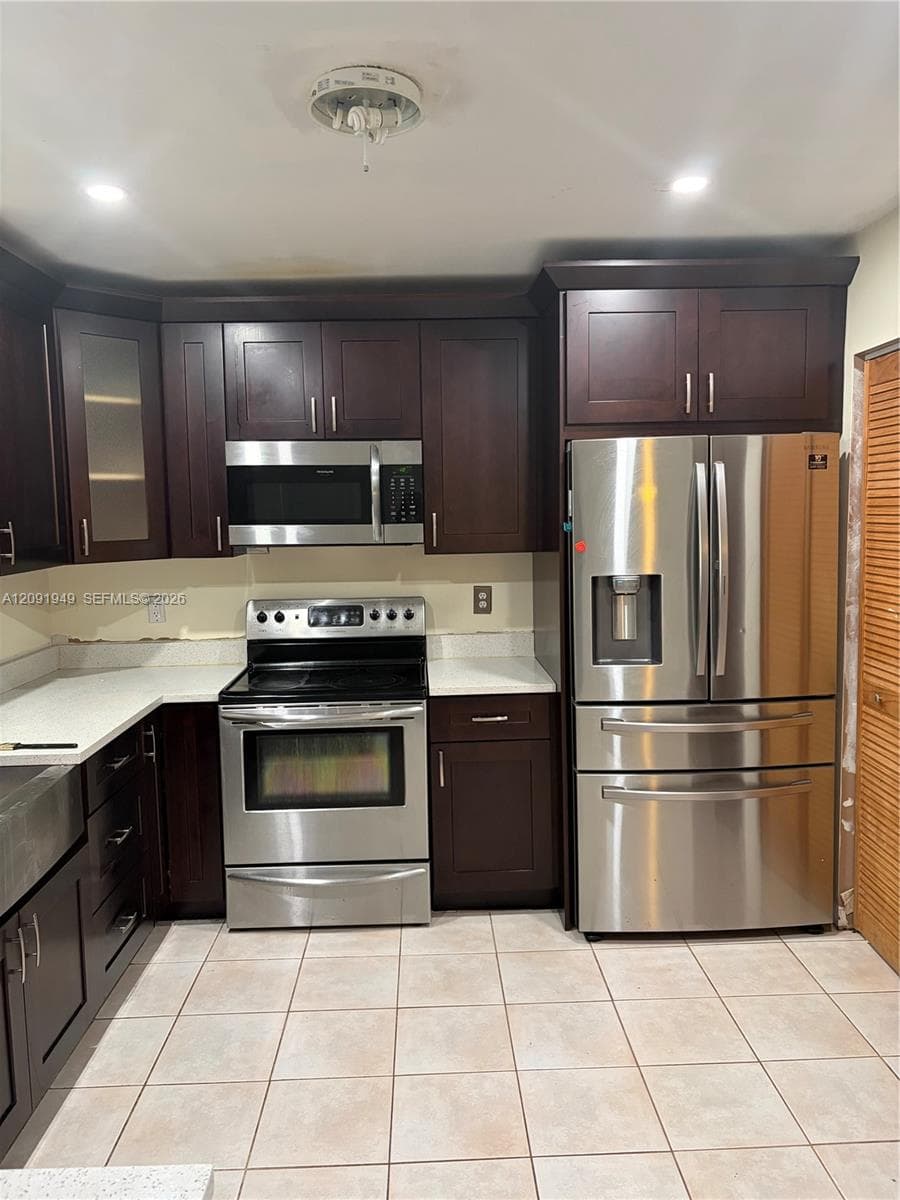 10837 NW 8th St, Pembroke Pines FL 33026 - Pembroke Pines, FL - Photo 1