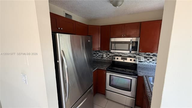 5461 W 24th Ave # 18, Hialeah FL 33016 - Hialeah, FL - Photo 7