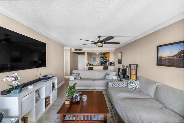 6 ROYAL PALM Way # 307, Boca Raton FL 33432 - Boca Raton, FL - Photo 2