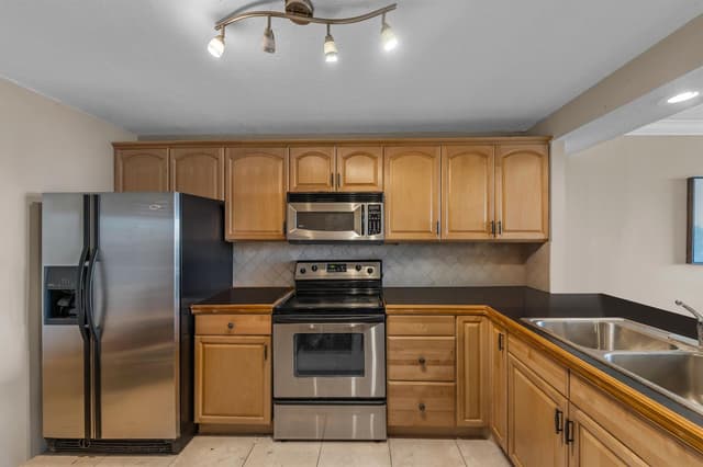 6 ROYAL PALM Way # 307, Boca Raton FL 33432 - Boca Raton, FL - Photo 5