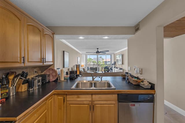 6 ROYAL PALM Way # 307, Boca Raton FL 33432 - Boca Raton, FL - Photo 4
