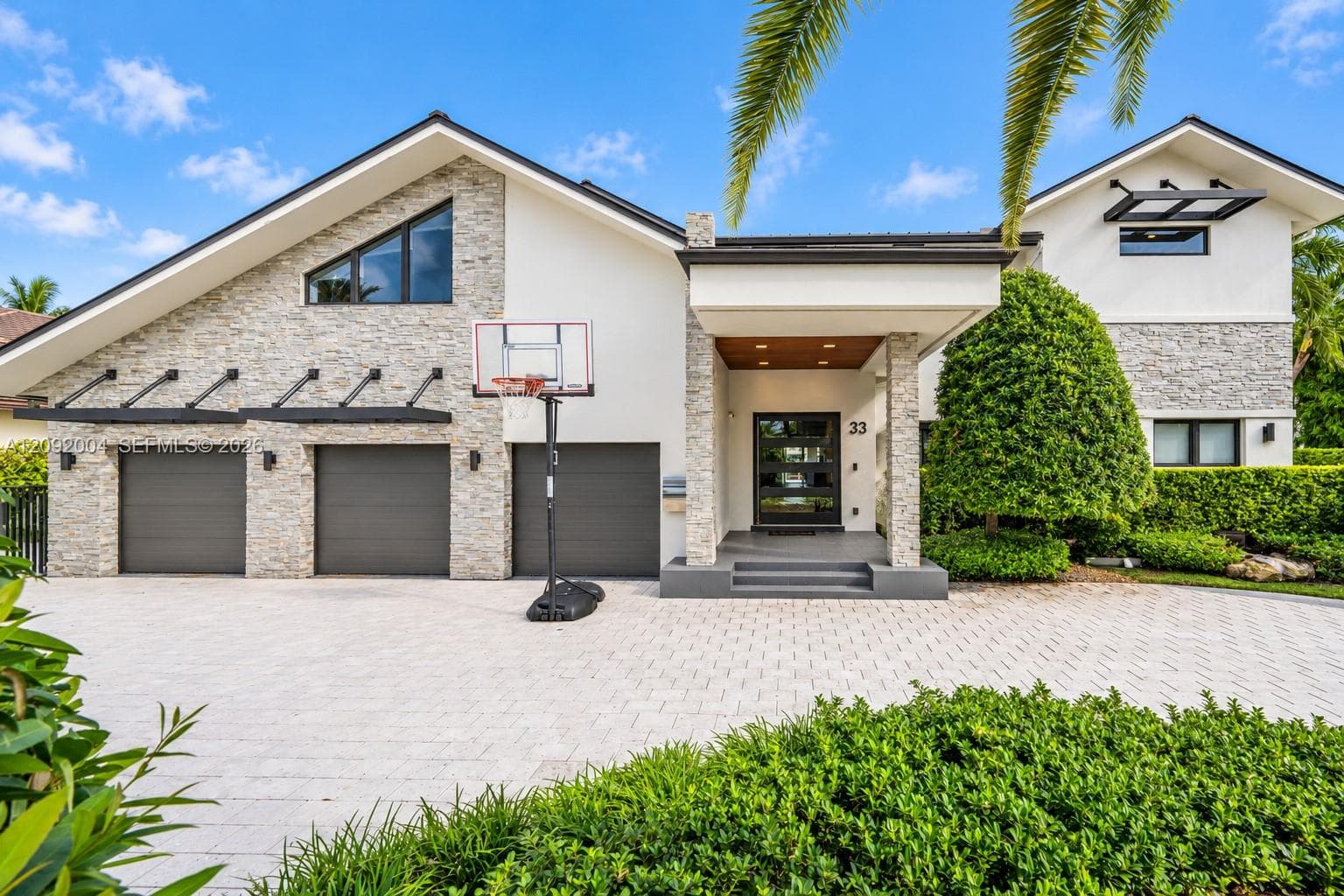 33 Pelican Dr, Fort Lauderdale FL 33301 - Fort Lauderdale, FL - Photo 1