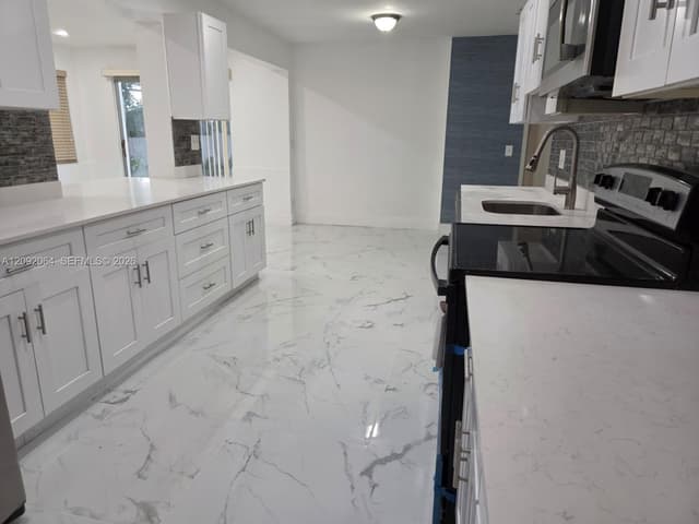 831 N 72nd Way, Hollywood FL 33024 - Hollywood, FL - Photo 5