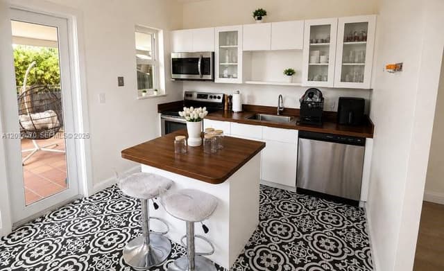 985 SW 10th St, Miami FL 33130 - Miami, FL - Photo 3