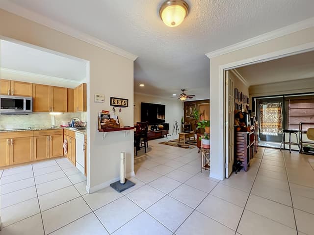 281 AMBER Court, Royal Palm Beach FL 33411 - Royal Palm Beach, FL - Photo 2