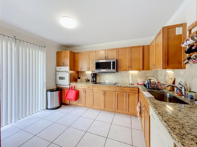 281 AMBER Court, Royal Palm Beach FL 33411 - Royal Palm Beach, FL - Photo 6