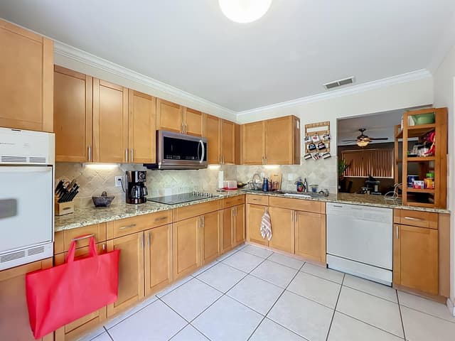 281 AMBER Court, Royal Palm Beach FL 33411 - Royal Palm Beach, FL - Photo 7