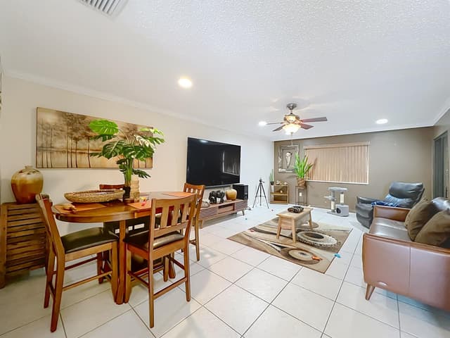 281 AMBER Court, Royal Palm Beach FL 33411 - Royal Palm Beach, FL - Photo 5