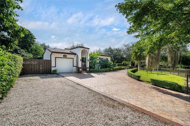 589 Miller Dr, Miami Springs FL 33166 - Miami Springs, FL - Photo 2
