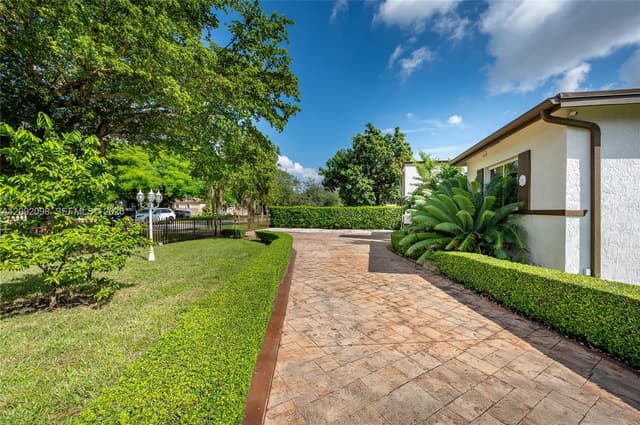 589 Miller Dr, Miami Springs FL 33166 - Miami Springs, FL - Photo 5