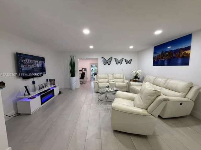 1324 W 71st St, Hialeah FL 33014 - Hialeah, FL - Photo 5