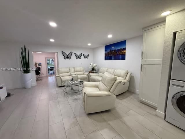 1324 W 71st St, Hialeah FL 33014 - Hialeah, FL - Photo 4