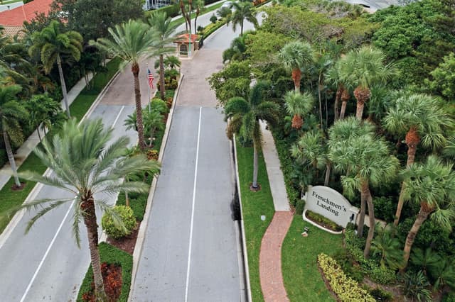 12871 La Rochelle Circle, Palm Beach Gardens FL 33410 - Palm Beach Gardens, FL - Photo 2
