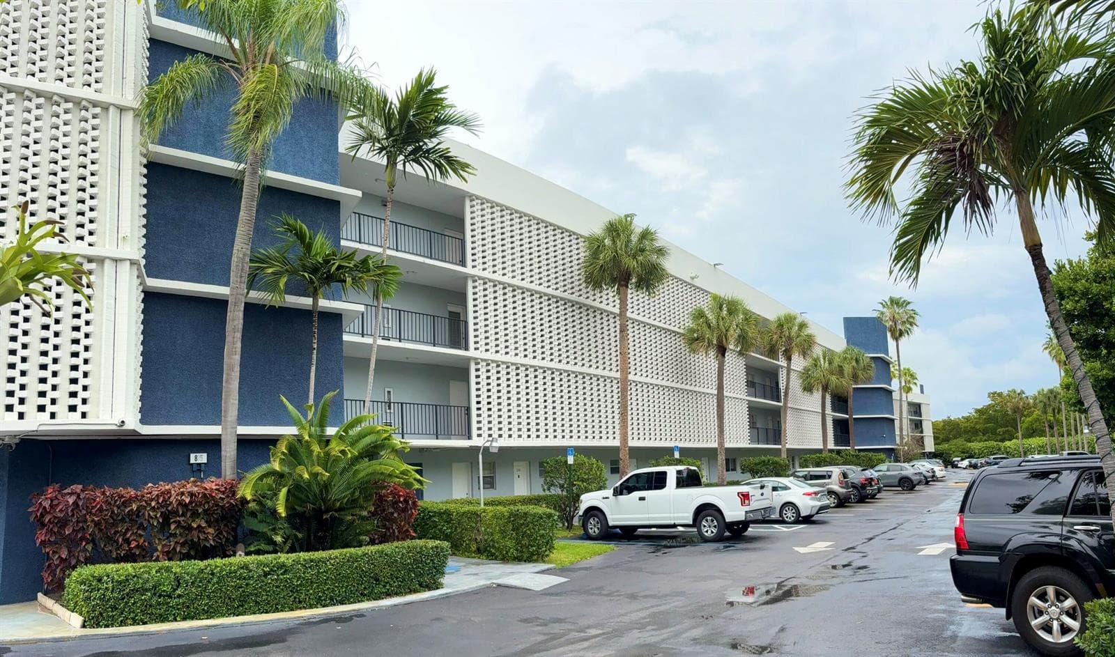 879 NE 195th Street Apt 227, Miami FL 33179