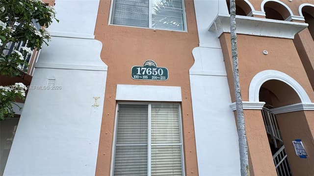 17650 NW 73rd Ave # 18, Hialeah FL 33015 - Hialeah, FL - Photo 2