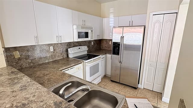 17650 NW 73rd Ave # 18, Hialeah FL 33015 - Hialeah, FL - Photo 7