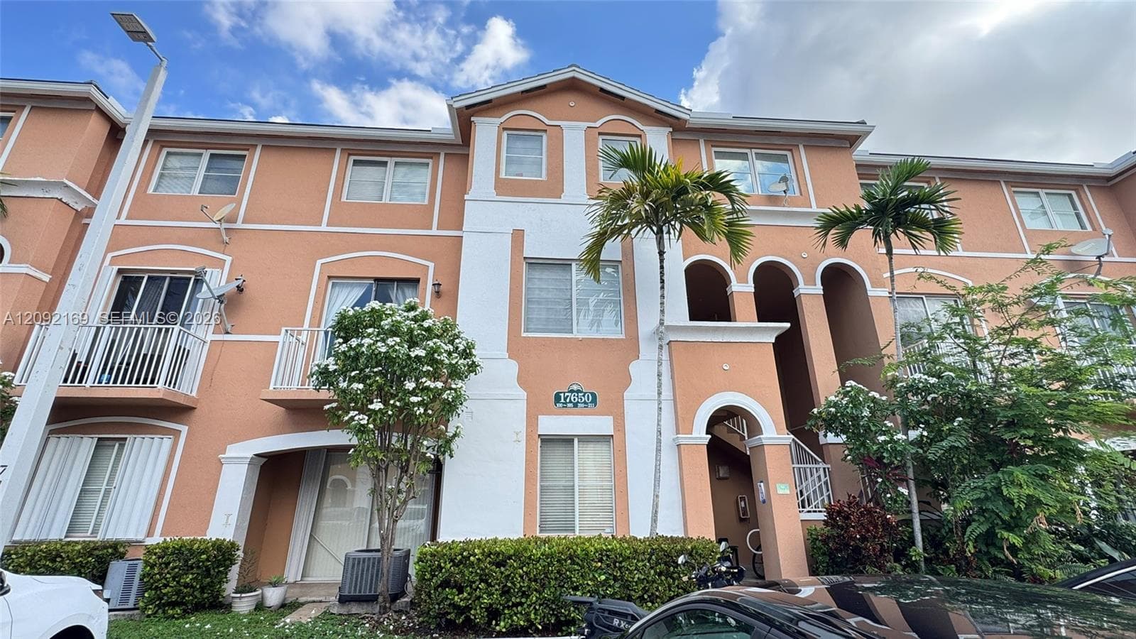 17650 NW 73rd Ave # 18, Hialeah FL 33015 - Hialeah, FL - Photo 1
