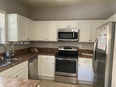 373 NE 37th Ave, Homestead FL 33033 - Homestead, FL - Photo 2