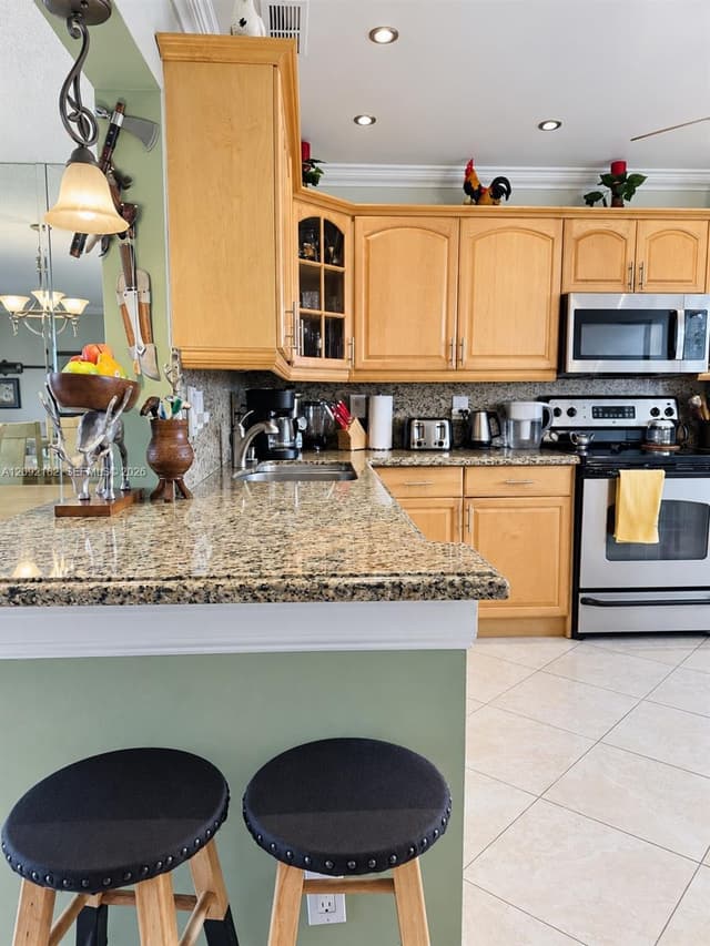 1000 NE 14th Ave # 703, Hallandale Beach FL 33009 - Hallandale Beach, FL - Photo 5