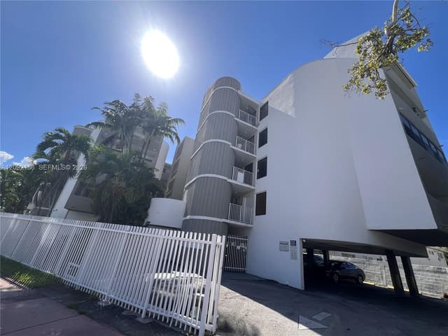 2000 Biarritz Dr # 407, Miami Beach FL 33141 - Miami Beach, FL - Photo 2