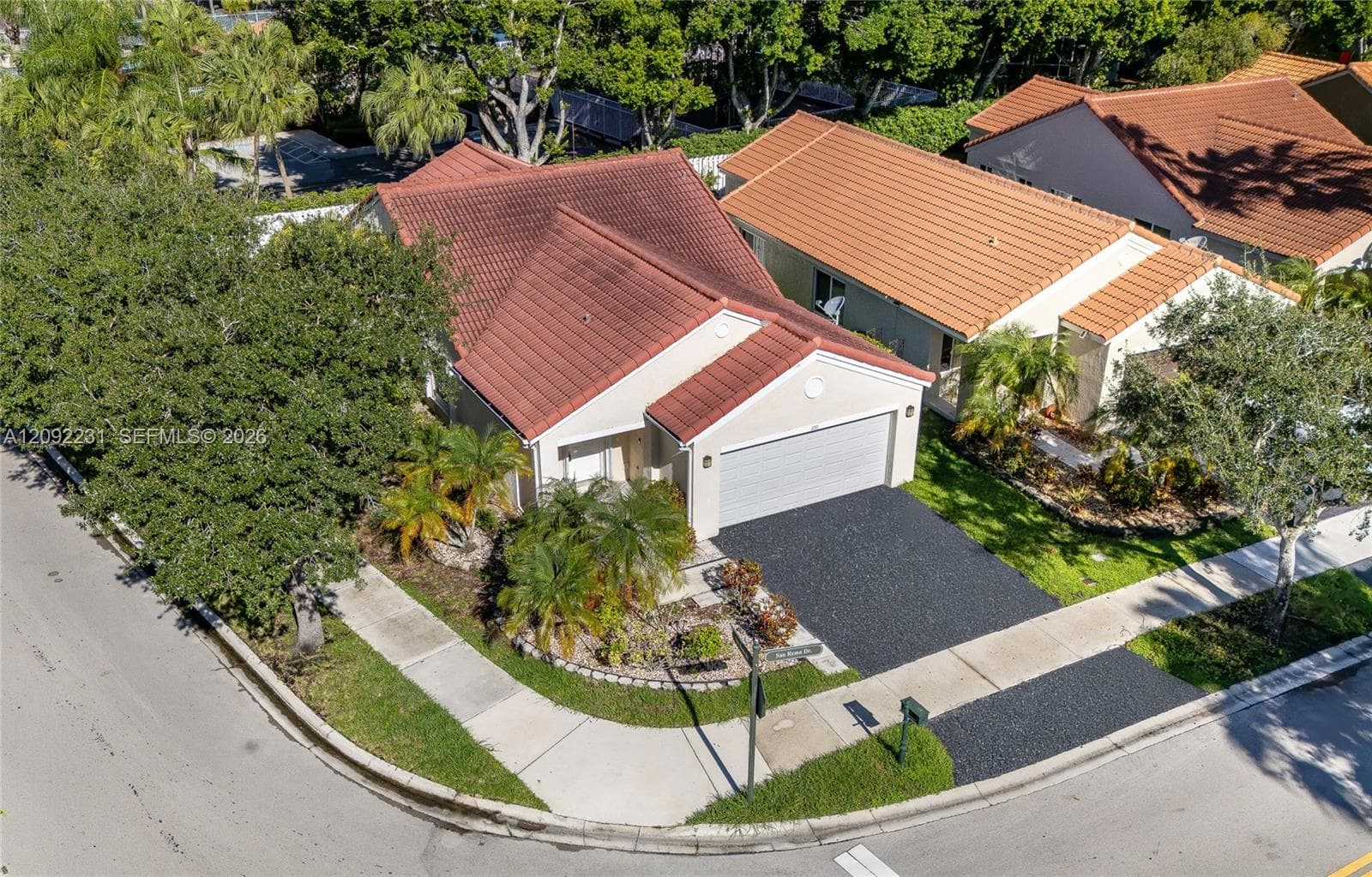 890 San Remo Dr, Weston FL 33326 - Weston, FL - Photo 1