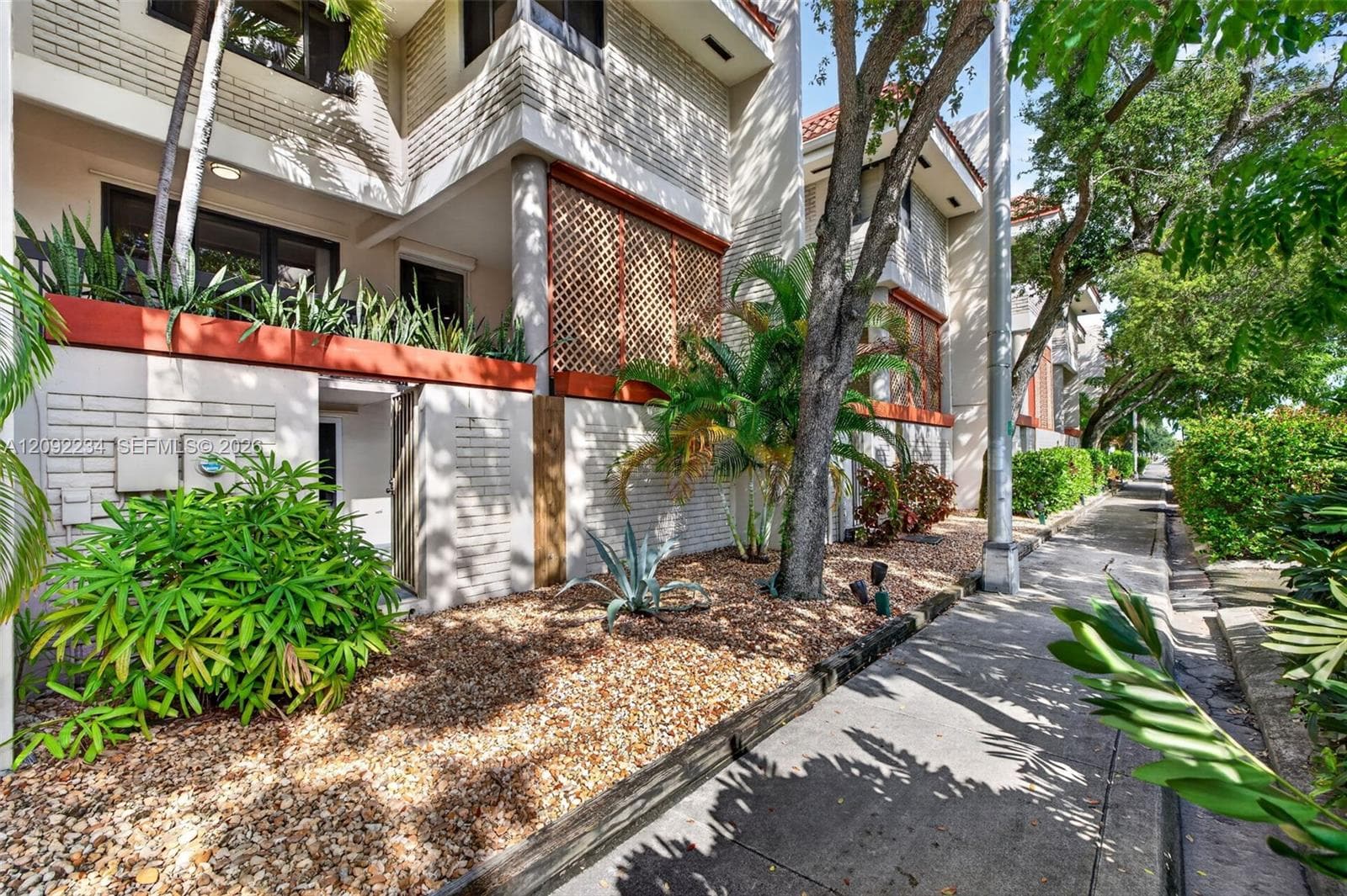 1401 NE 9th St # 50, Fort Lauderdale FL 33304 - Fort Lauderdale, FL - Photo 1