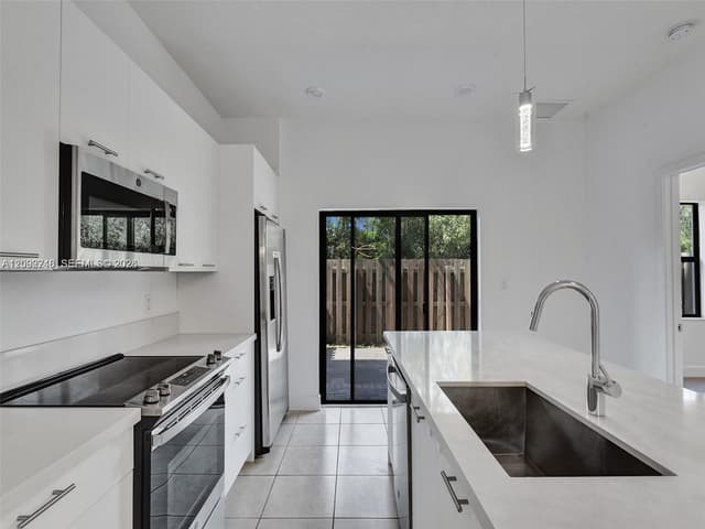 8195 NW 104th Ave # 2, Doral FL 33178 - Doral, FL - Photo 3