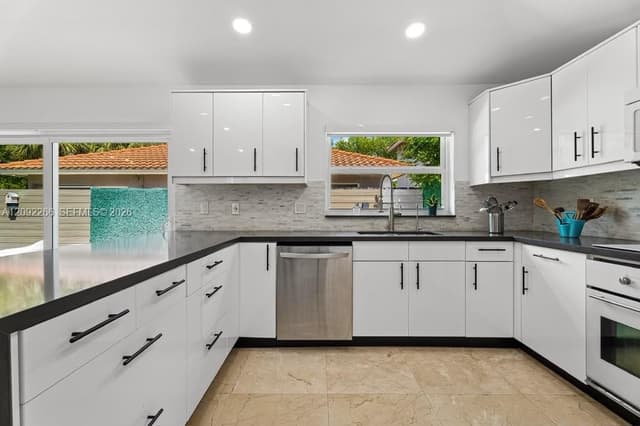 5771 NW 98th Ct, Doral FL 33178 - Doral, FL - Photo 6