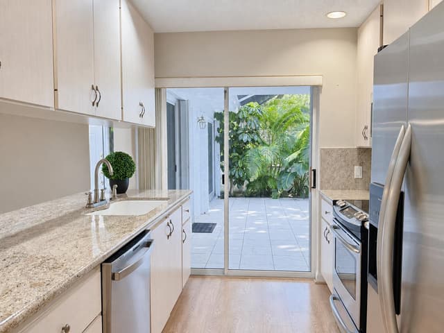 8404 CHAPMAN OAK Court, Palm Beach Gardens FL 33410 - Palm Beach Gardens, FL - Photo 7