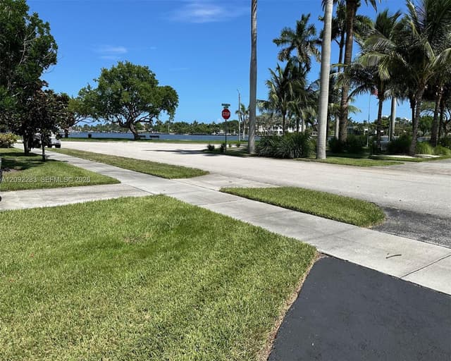 1235 Pierce St, Hollywood FL 33019 - Hollywood, FL - Photo 2
