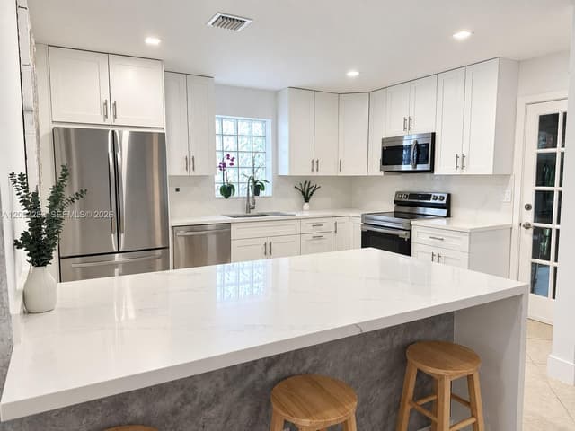1235 Pierce St, Hollywood FL 33019 - Hollywood, FL - Photo 3