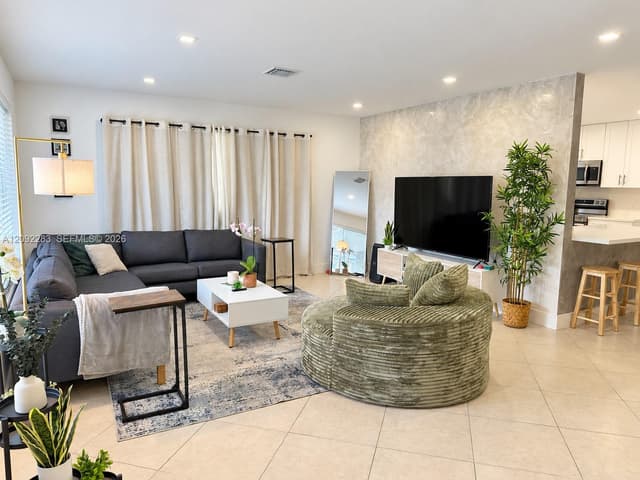 1235 Pierce St, Hollywood FL 33019 - Hollywood, FL - Photo 4