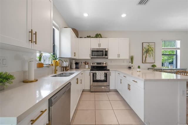 1622 SW 28TH Court, Fort Lauderdale FL 33315 - Fort Lauderdale, FL - Photo 4