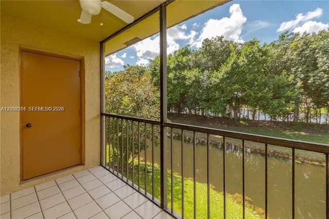 321 Lakeview Dr # 204, Weston FL 33326 - Weston, FL - Photo 6