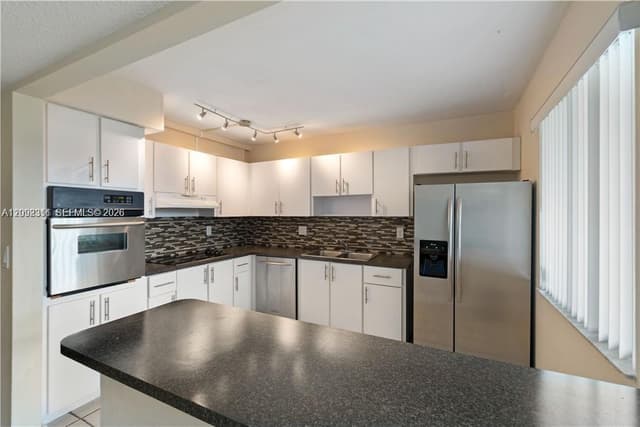 321 Lakeview Dr # 204, Weston FL 33326 - Weston, FL - Photo 3