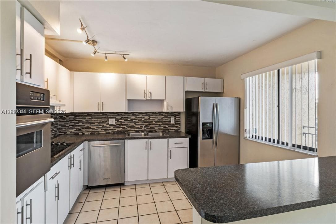 321 Lakeview Dr # 204, Weston FL 33326