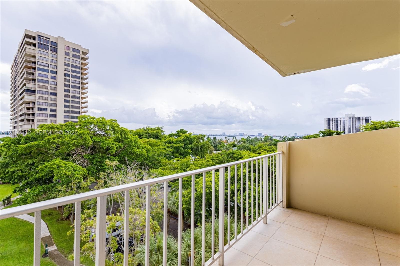 11111 Biscayne Blvd # 6B, Miami FL 33181 - Miami, FL - Photo 1