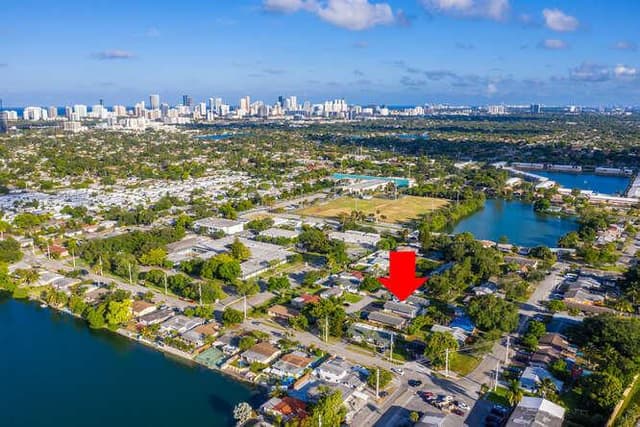 320 SW 10th Terrace, Hallandale Beach FL 33009 - Hallandale Beach, FL - Photo 2