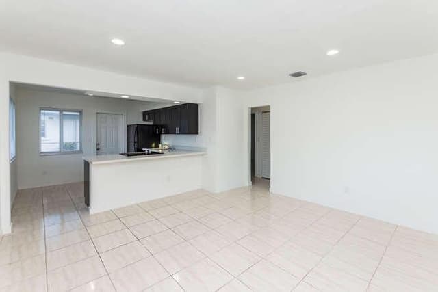 320 SW 10th Terrace, Hallandale Beach FL 33009 - Hallandale Beach, FL - Photo 6