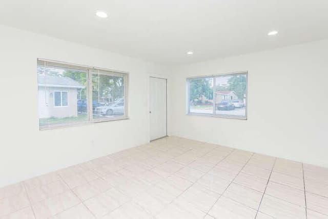 320 SW 10th Terrace, Hallandale Beach FL 33009 - Hallandale Beach, FL - Photo 7