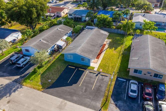 320 SW 10th Terrace, Hallandale Beach FL 33009 - Hallandale Beach, FL - Photo 1