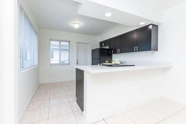 320 SW 10th Terrace, Hallandale Beach FL 33009 - Hallandale Beach, FL - Photo 5