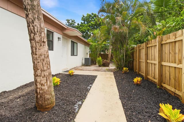581 NW 47TH Avenue, Delray Beach FL 33445 - Delray Beach, FL - Photo 4