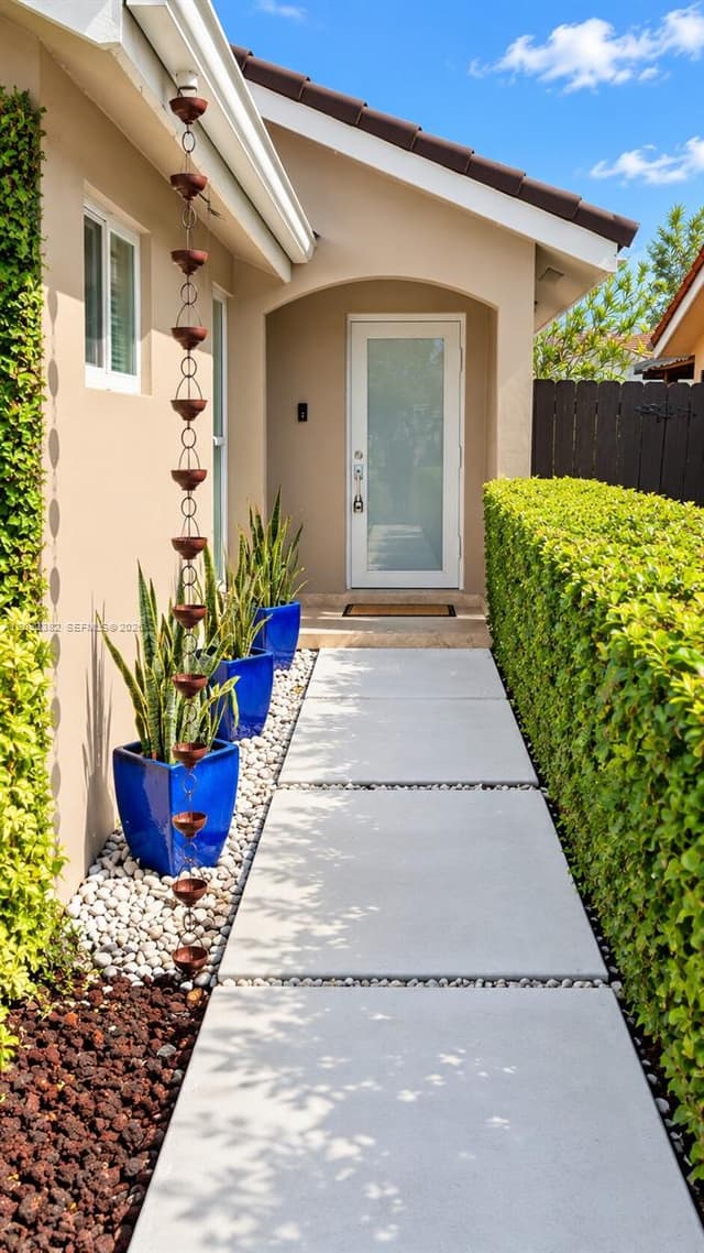 11312 SW 25 terr, Miami FL 33165 - Miami, FL - Photo 2