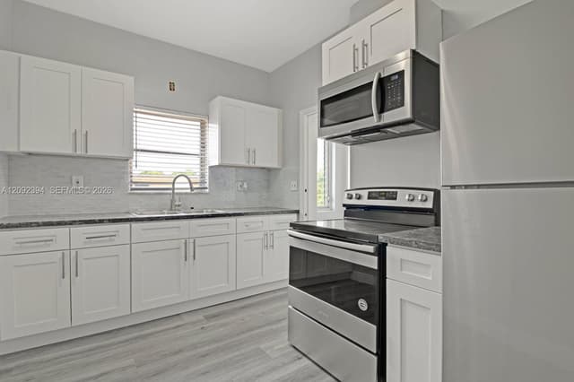 327 SW 20th St, Fort Lauderdale FL 33315 - Fort Lauderdale, FL - Photo 7
