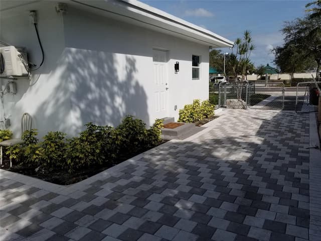 4217 SW 61st Avenue, Davie FL 33314 - Davie, FL - Photo 6