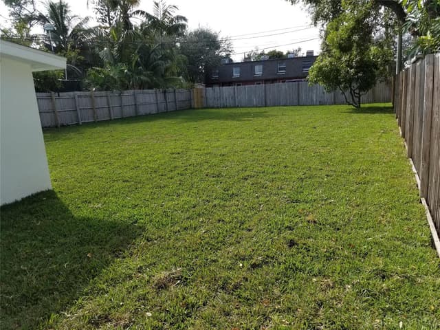 4217 SW 61st Avenue, Davie FL 33314 - Davie, FL - Photo 5