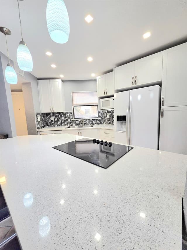 6655 W Broward Boulevard # 203, Plantation FL 33317 - Plantation, FL - Photo 2