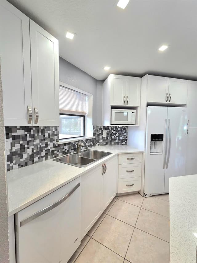 6655 W Broward Boulevard # 203, Plantation FL 33317 - Plantation, FL - Photo 3