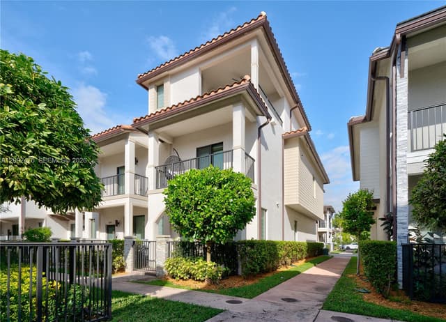 4809 NW 83rd Pkwy, Doral FL 33166 - Doral, FL - Photo 2